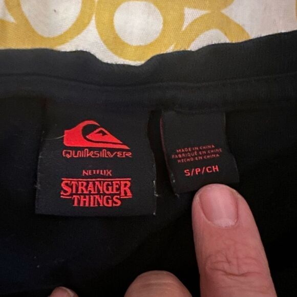 Quicksilver stranger things upside down t shirt small - Picture 3 of 6